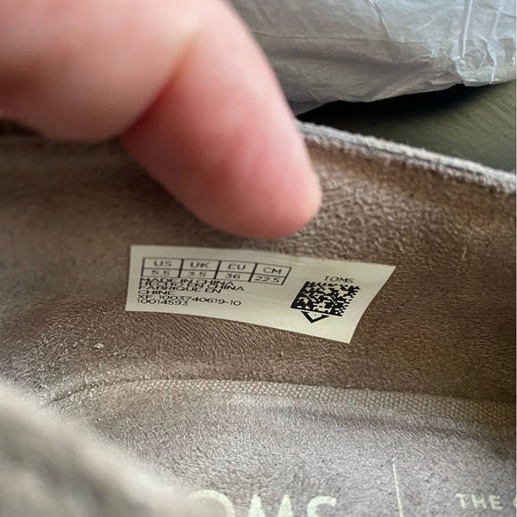 Women’s size 5.5 Toms Shaye Low taupe gray suede - Picture 5 of 6